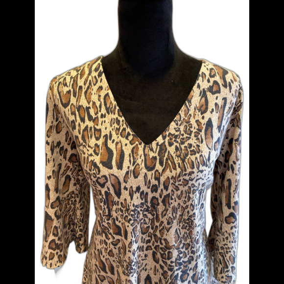Cheetah Blouse Size ? large Top Animal Print V Neck 3/4 Bell Sleeves + Stretch - Picture 2 of 10